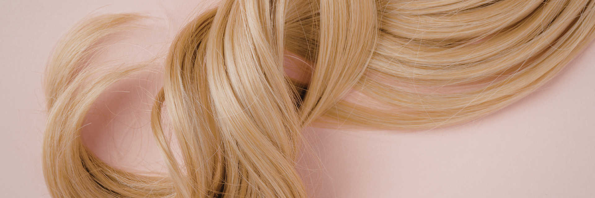 Glass Hair: Como conquistar o Brilho Espelhado que é tendência para 2026